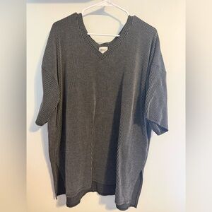 BKE V-Neck Sweater in Black and Grey